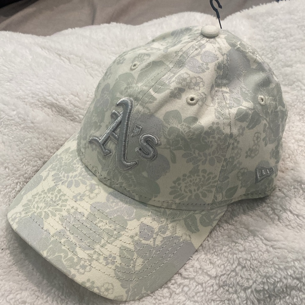 🆕New Era Oakland Athletics, White Tonal/Faint Floral,  Women’s Adjustable Hat⚾️ - Picture 3 of 8